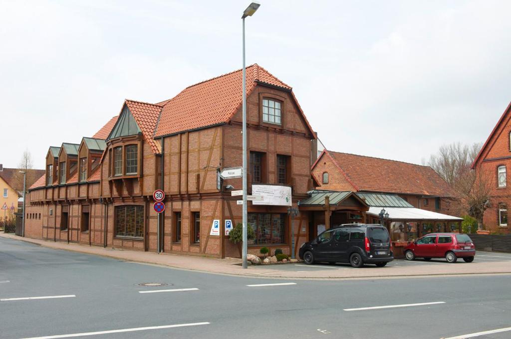 Hotel Restaurant Zur Linde Pattensen Exterior photo