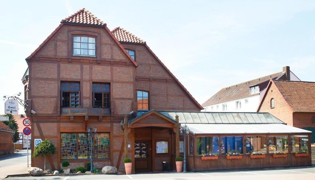 Hotel Restaurant Zur Linde Pattensen Exterior photo