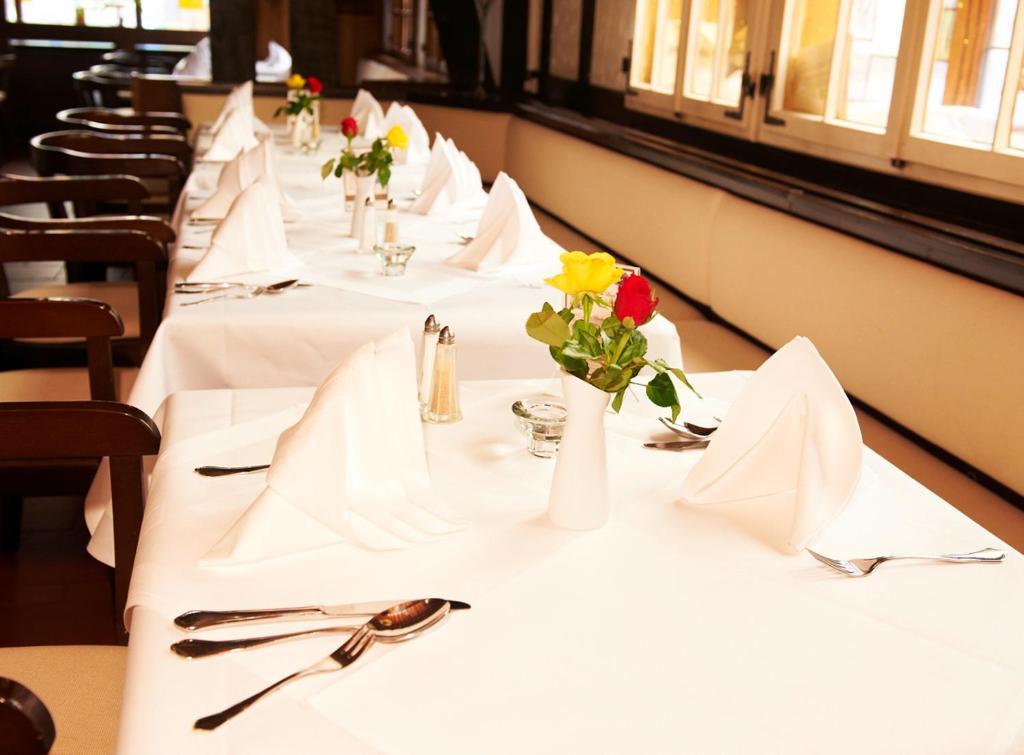 Hotel Restaurant Zur Linde Pattensen Exterior photo