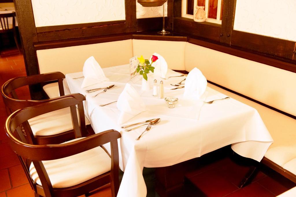 Hotel Restaurant Zur Linde Pattensen Exterior photo