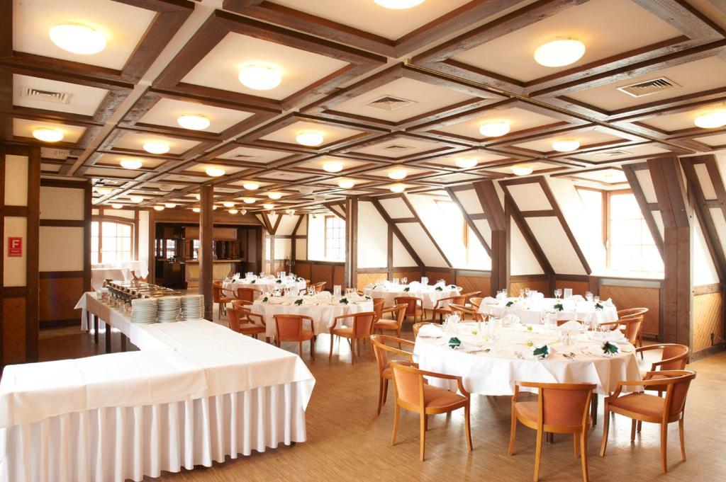 Hotel Restaurant Zur Linde Pattensen Exterior photo
