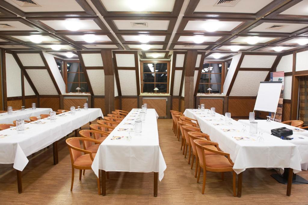 Hotel Restaurant Zur Linde Pattensen Exterior photo