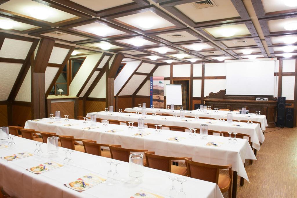 Hotel Restaurant Zur Linde Pattensen Exterior photo
