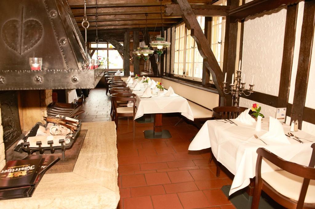 Hotel Restaurant Zur Linde Pattensen Exterior photo