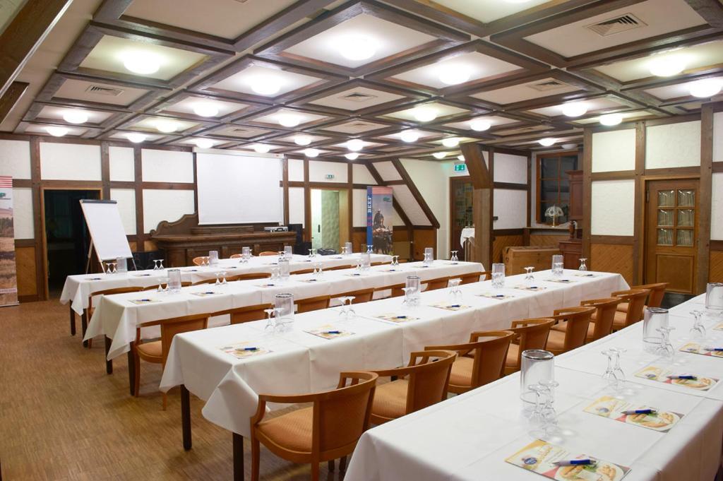 Hotel Restaurant Zur Linde Pattensen Exterior photo