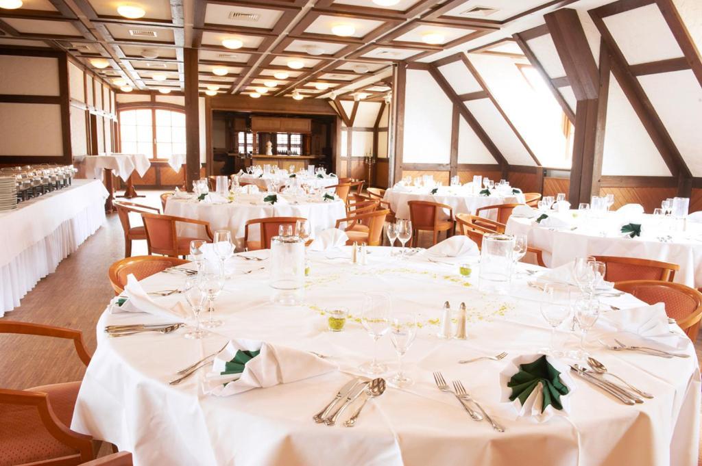 Hotel Restaurant Zur Linde Pattensen Exterior photo
